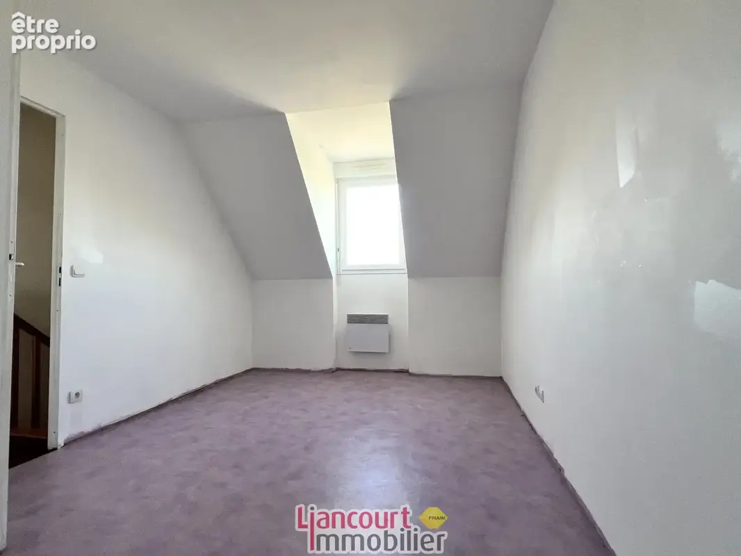 maison récente avec 6 chambres secteur saint just en chausée - photo 12