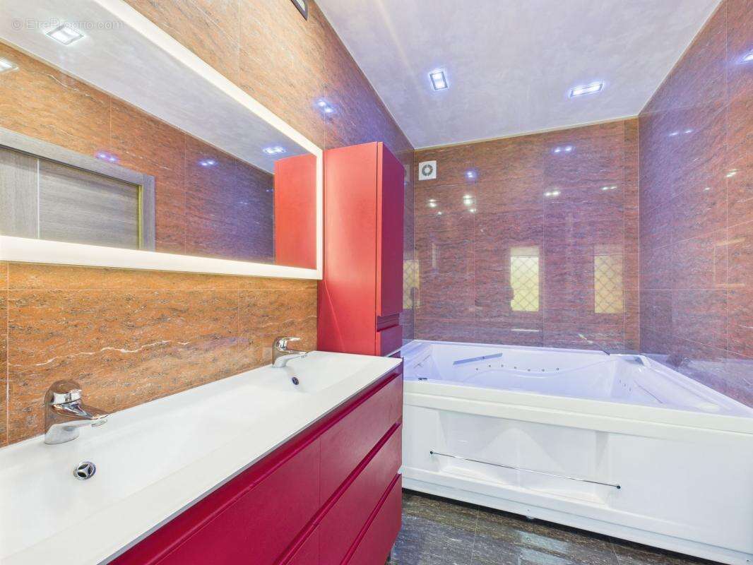 Maison à MANDELIEU-LA-NAPOULE