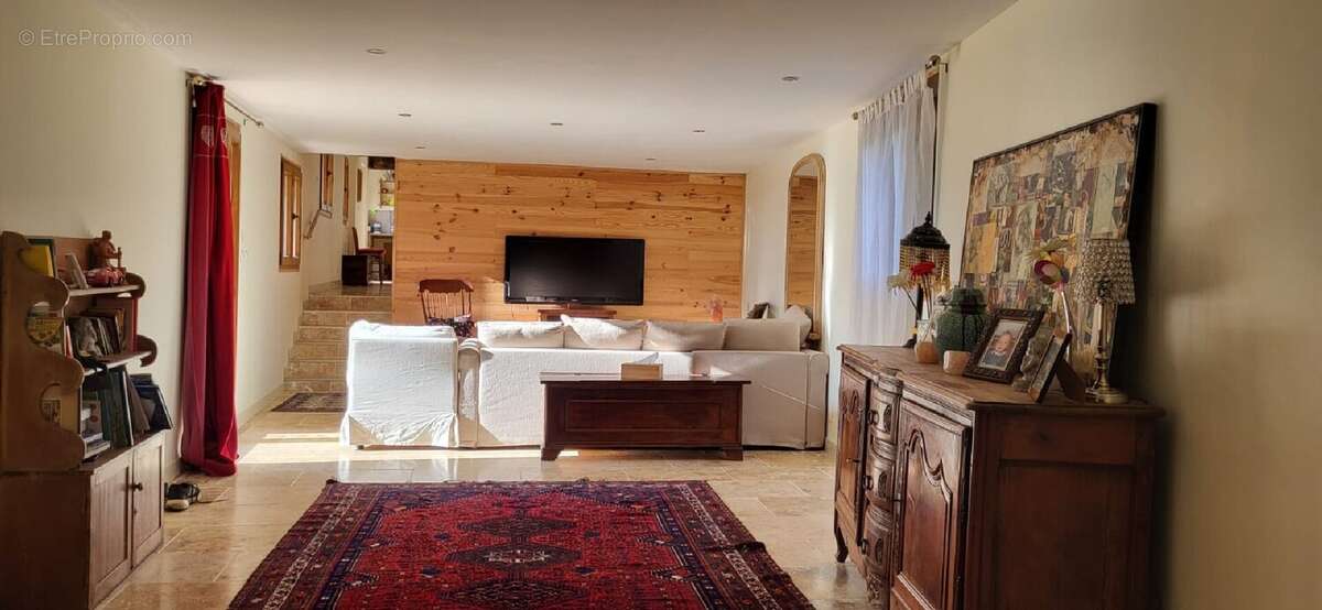 311 m² à Saint-Amour-Bellevue  - photo 4
