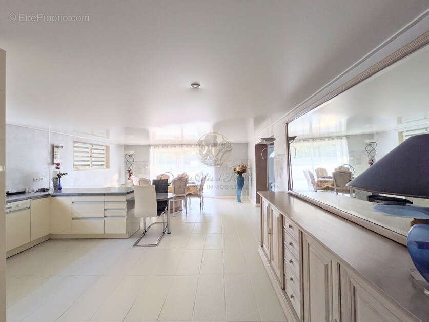 Maison à GREZIEU-LA-VARENNE