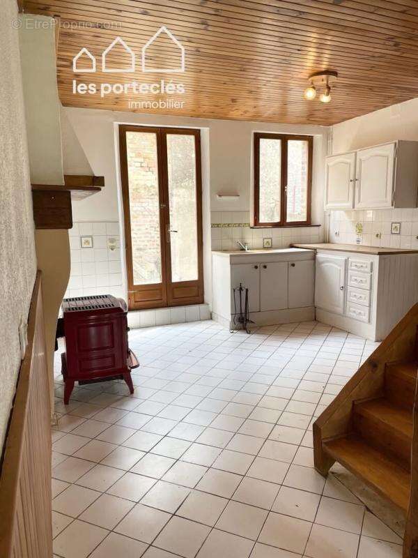 Maison à SAINT-MOREL