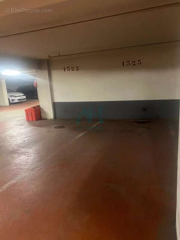 Parking à PARIS-10E