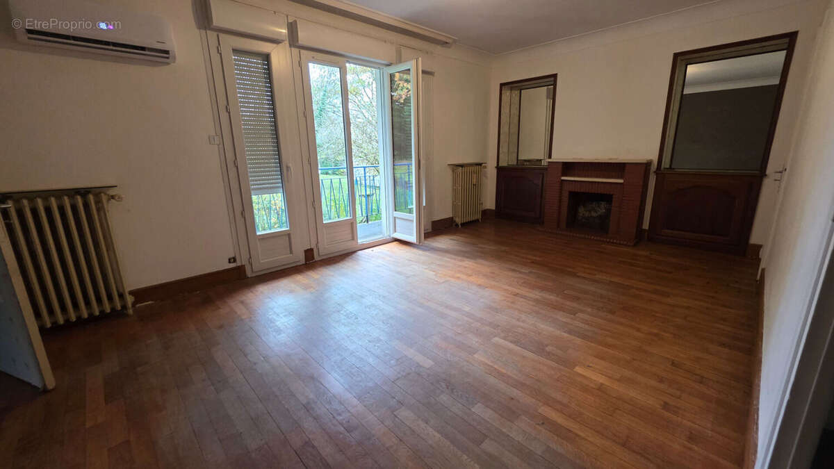 Maison à SAINT-YRIEIX-LA-PERCHE