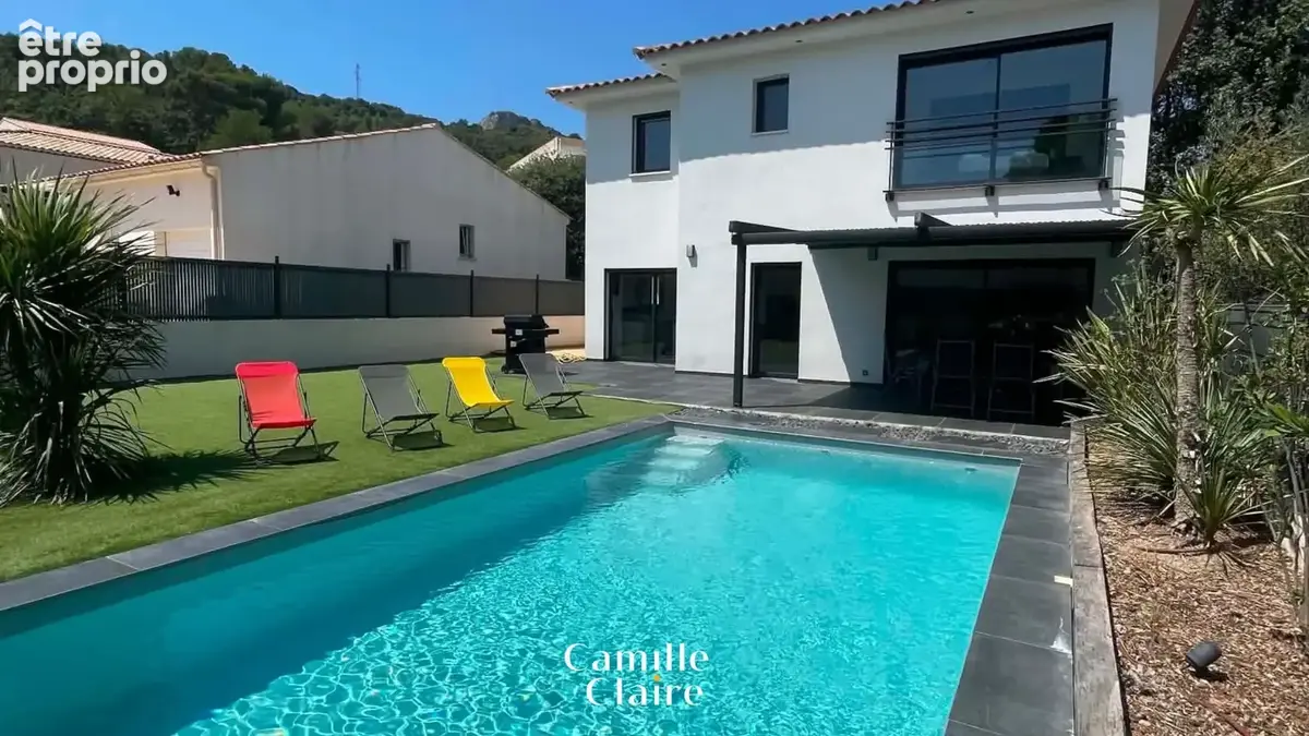 Maison d'Architecte T4 récente 110 m2 avec piscine et terrain plat sur la commune de Peypin. - photo 2