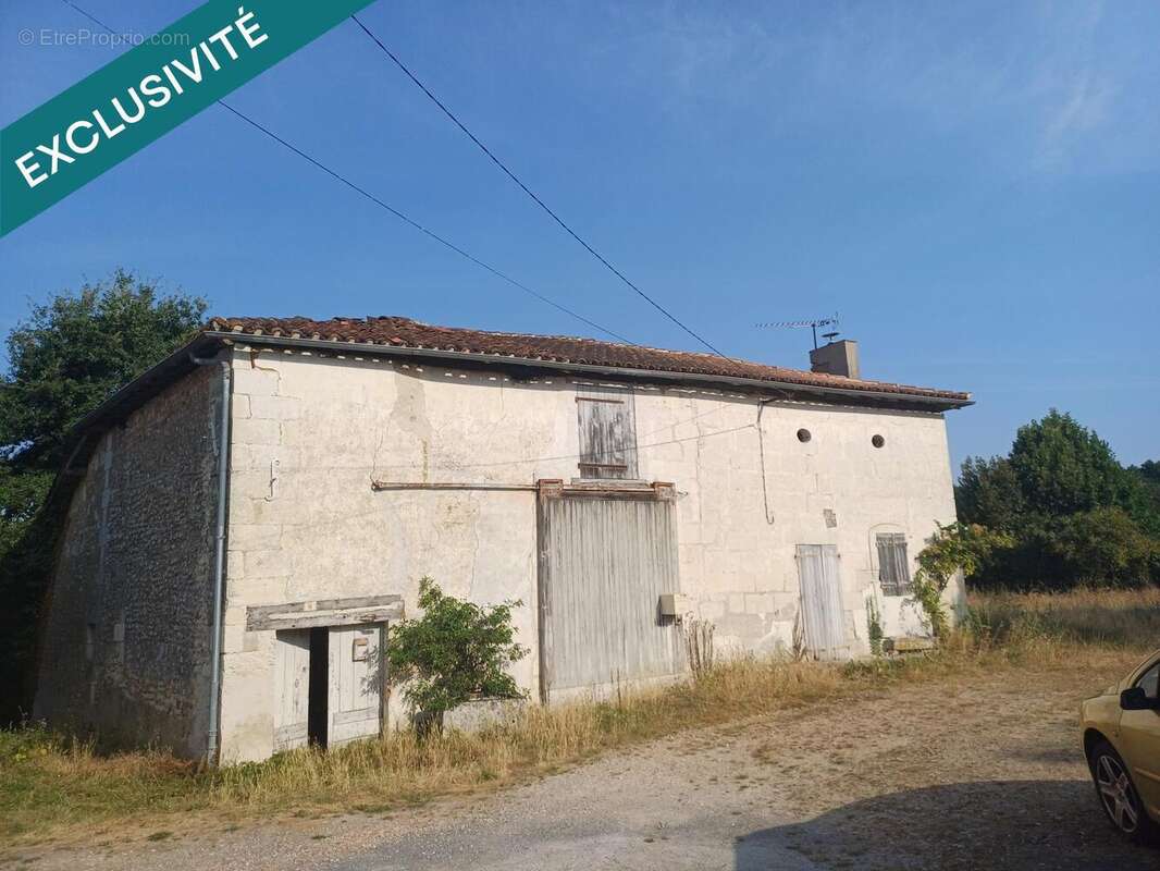 Maison 72 m² à Saint-Quentin-De-Chalais  - photo 2
