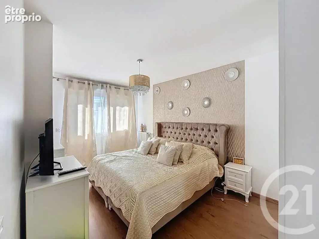 Appartement 83 m² à Saint-Priest  - photo 11