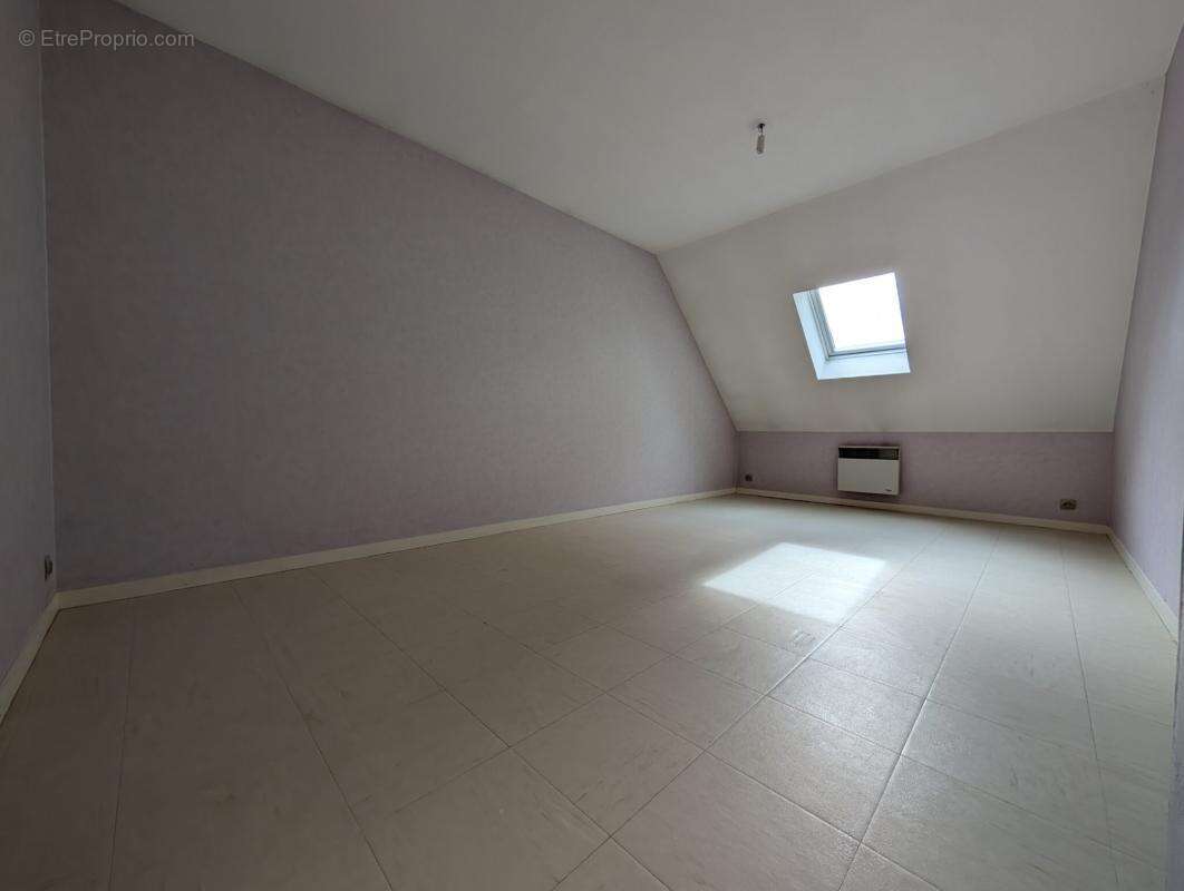 Maison à AINAY-LE-CHATEAU