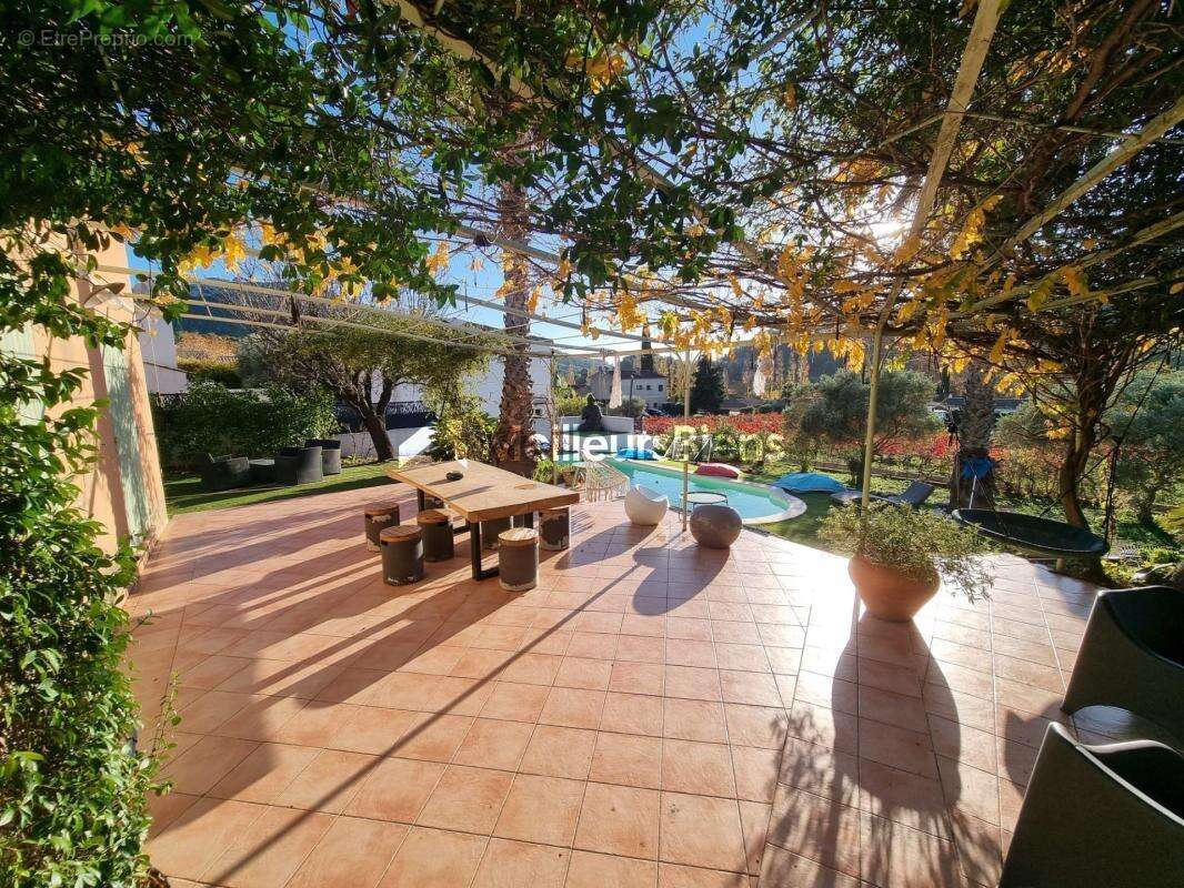 Maison à LE CASTELLET