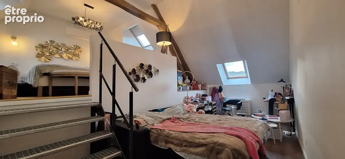 A 5 mn de la gare de sens,maison de ville avec sa terrasse privative et local commercial,ideal 1er achat. - photo 11