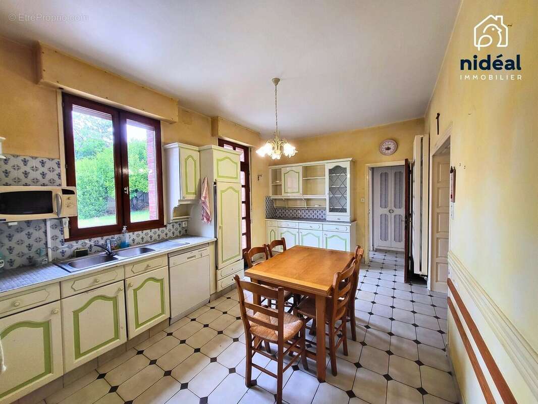 Maison 190 m² à Solesmes  - photo 8