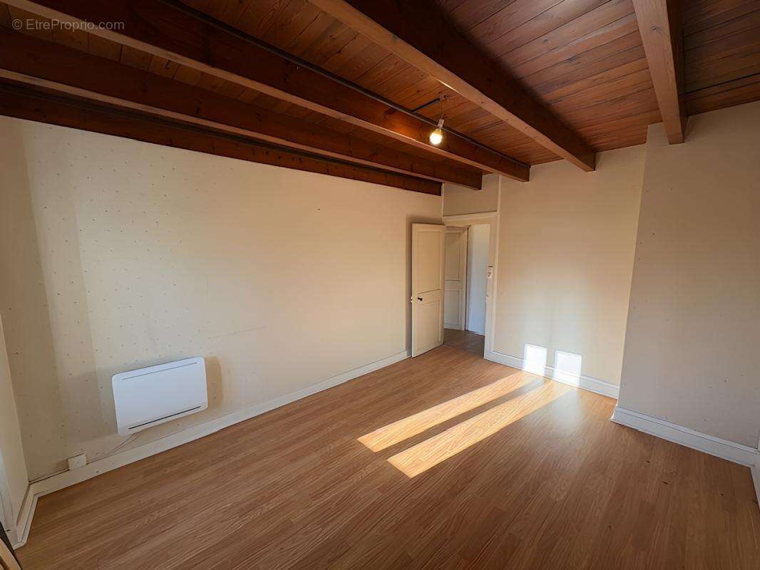 Maison à SAINT-LAURENT-DE-COGNAC