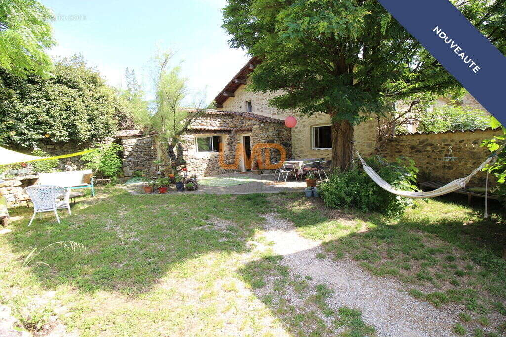 Appartement à SAINT-PAUL-LE-JEUNE