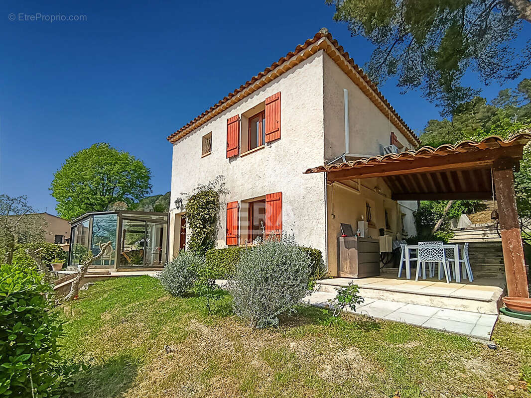 Maison à LA ROQUETTE-SUR-SIAGNE
