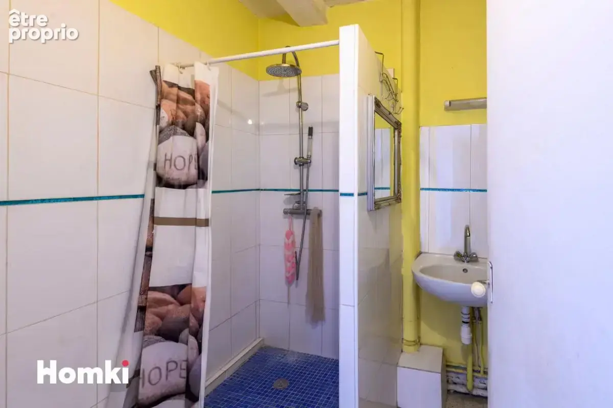 Appartement 3 pièces  de 67 m²  avec balcon à Nîmes, Rue Cordier - photo 9