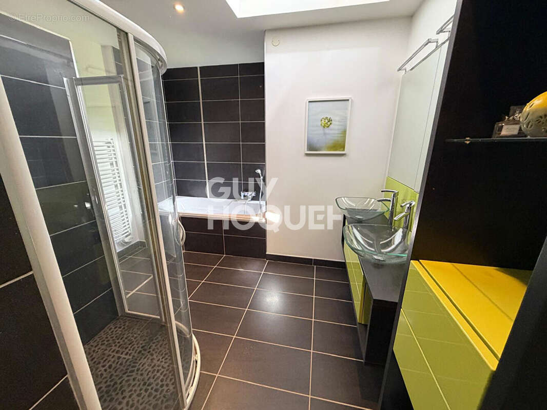 Maison d'Exception à Vendre à Sassangy - (1685) - photo 5