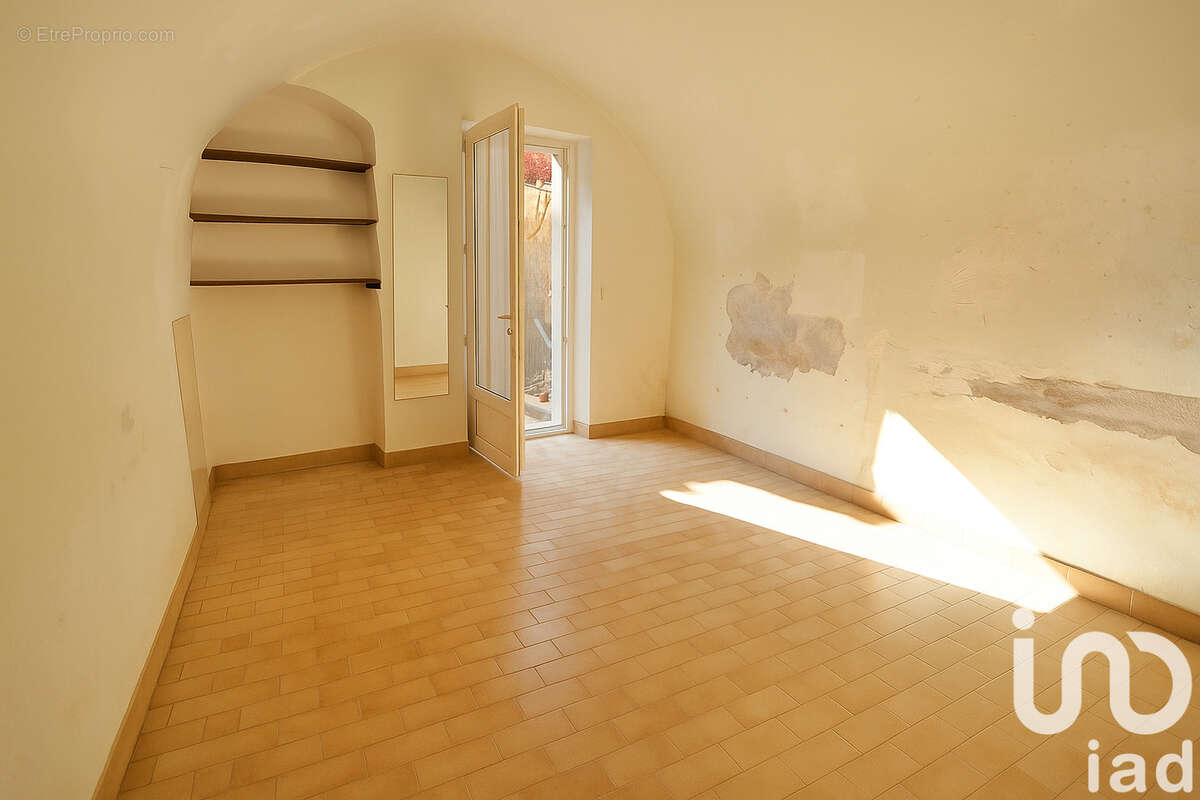 Appartement 89 m² à Saint-Martin-De-La-Brasque  - photo 3