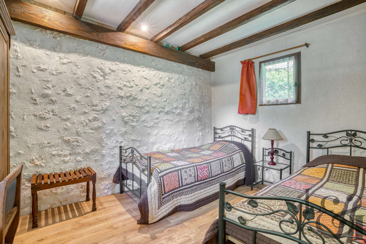 Ensemble immobilier en pierre avec piscine - photo 14