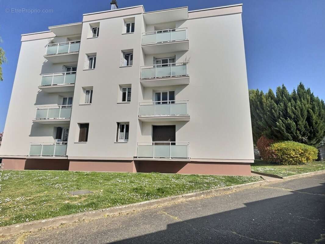 Appartement à SAINT-THIBAULT-DES-VIGNES