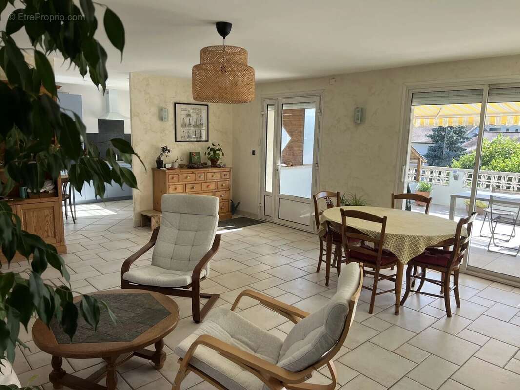 A saisir, maison proche du bourg à Villars - photo 6