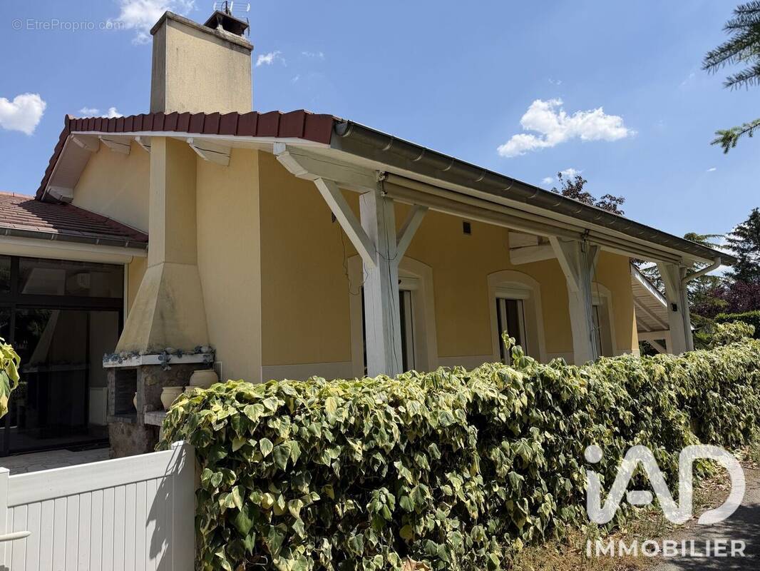 Photo 1 - Maison à VEAUCHE