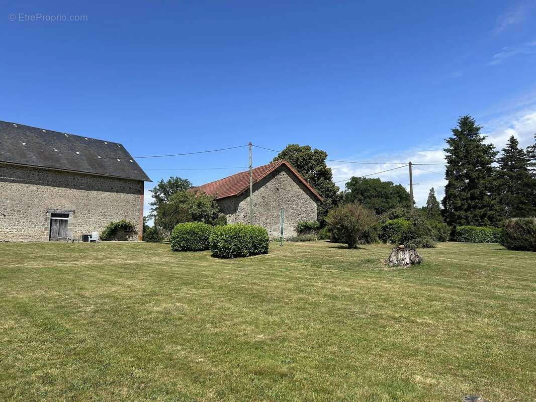 Trois superbes propriétés situées dans leur propre hameau - photo 17
