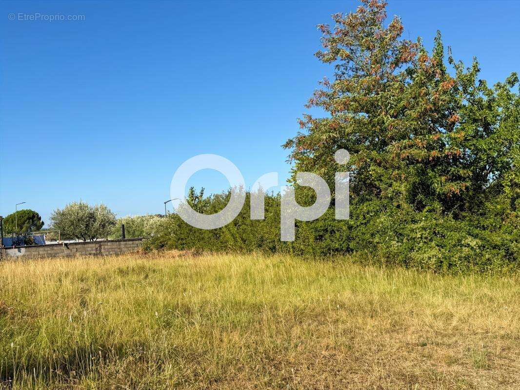 Terrain constructible de 813 m² accès à pied du centre de Ruoms - photo 2