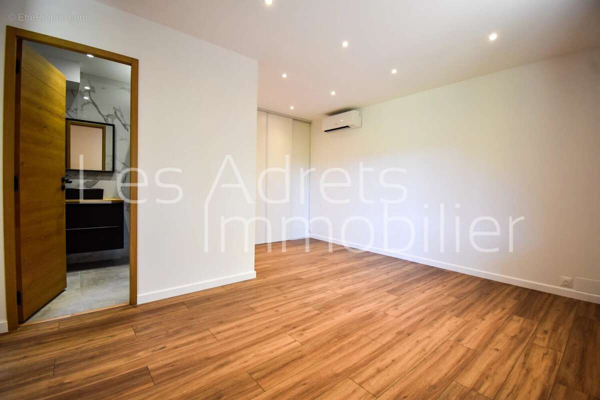 Villa contemporaine avec vue panoramique mer et Estérel - photo 20
