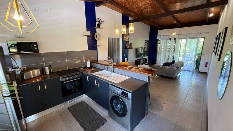 Appartement à REMIRE-MONTJOLY