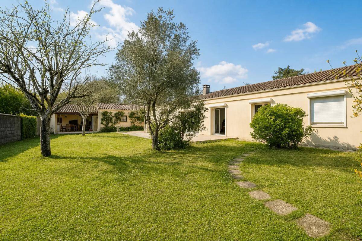 Maison à BLANQUEFORT