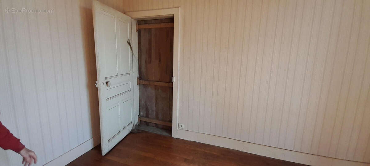 Une piece - Maison à LA COQUILLE