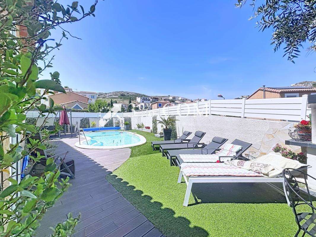Maison de plain-pied avec piscine, jardin et vue dégagée sur - photo 3