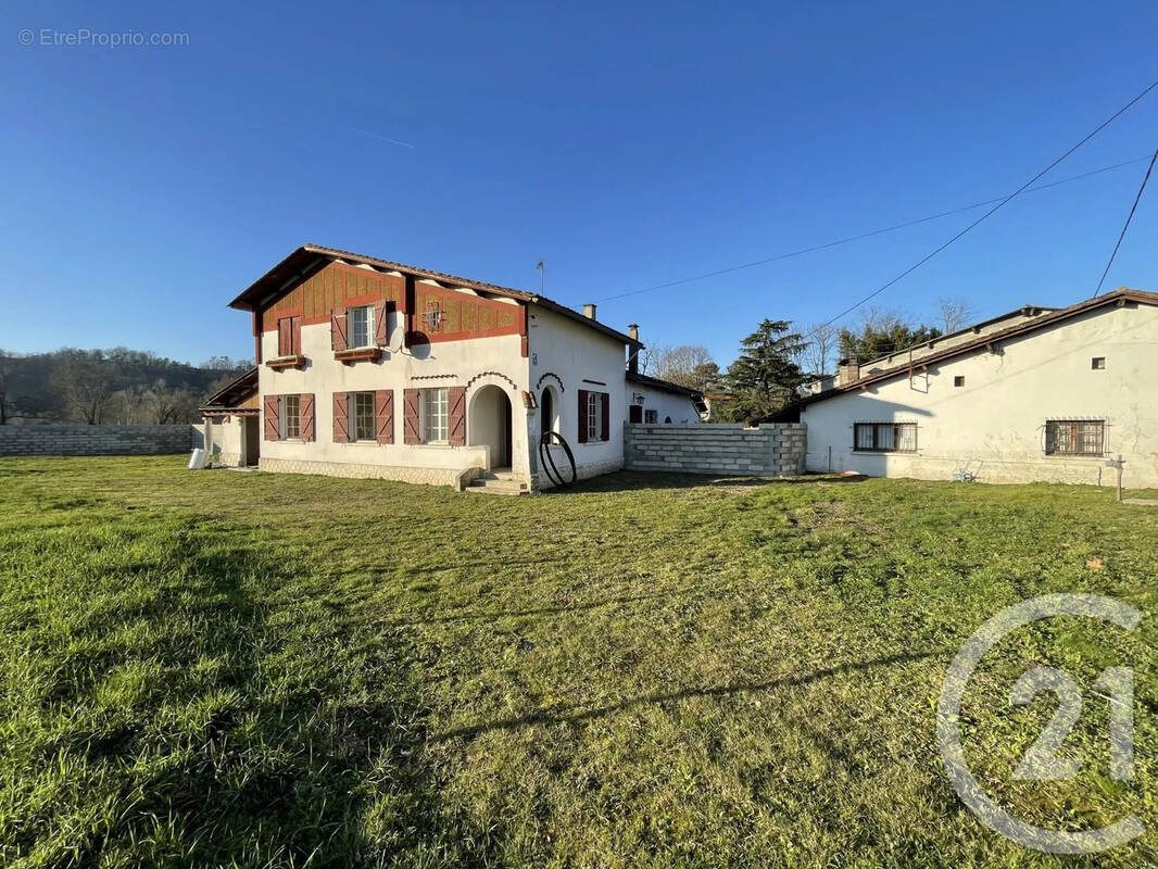 Maison à LES PEINTURES