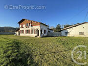 Maison à LES PEINTURES