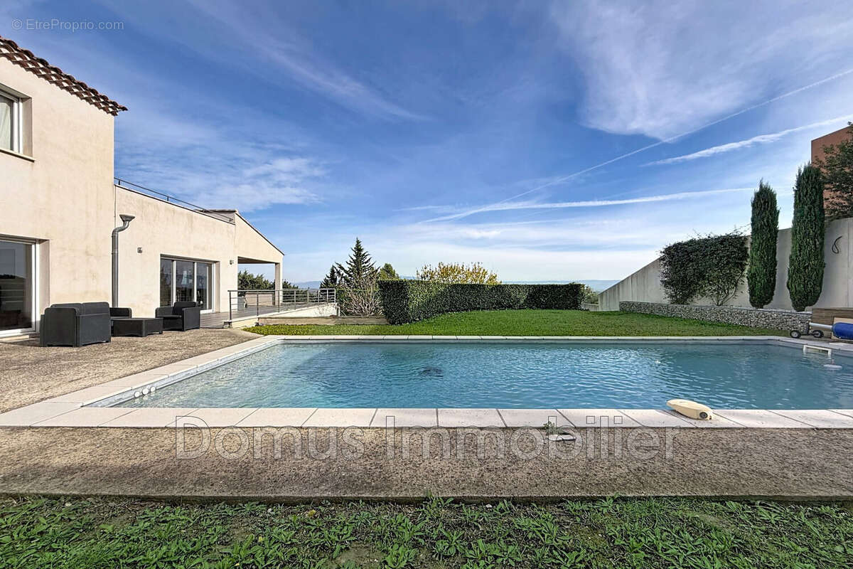 Maison à SAINT-SATURNIN-LES-AVIGNON