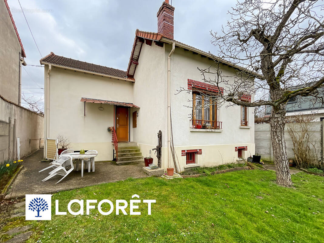 Maison à SAINTE-GENEVIEVE-DES-BOIS