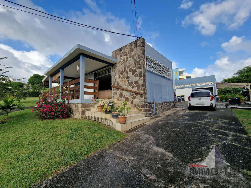 Maison à SCHOELCHER