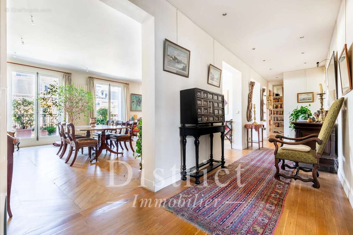 Appartement à PARIS-8E