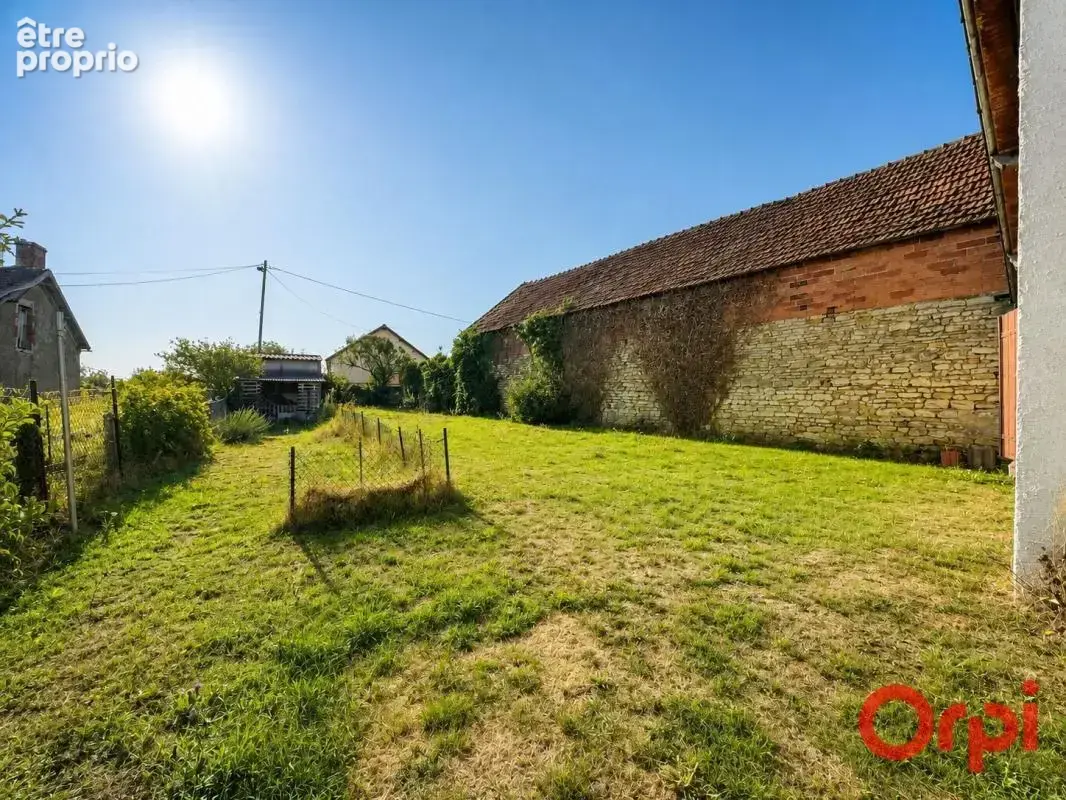 Maison de plain-pied avec dépendance et jardin au cœur d’un village médiéval - photo 5