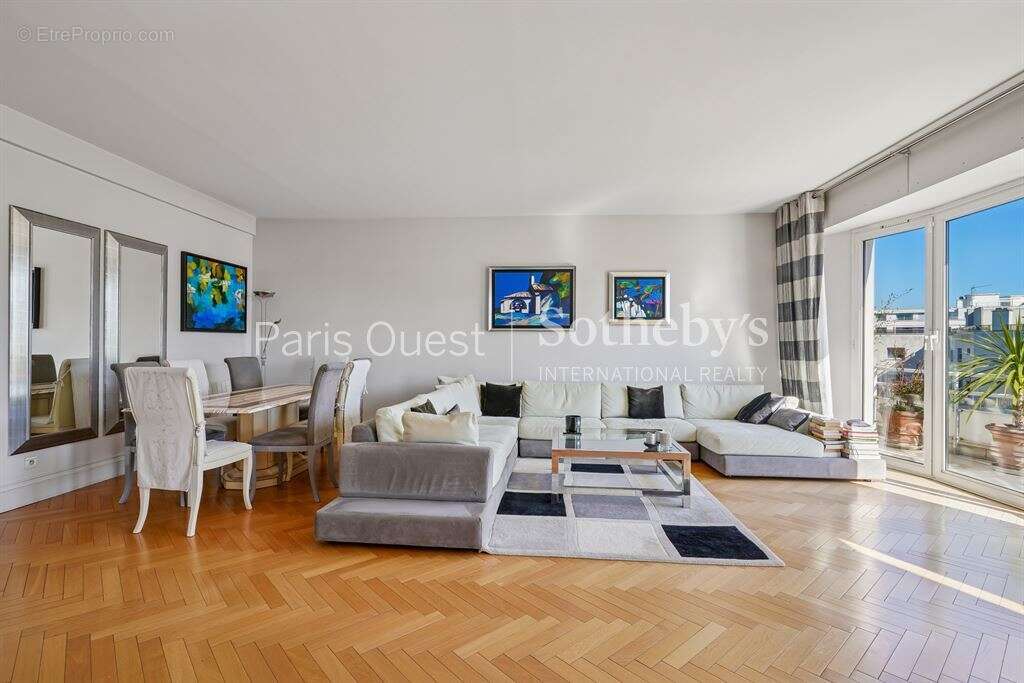 Appartement à NEUILLY-SUR-SEINE