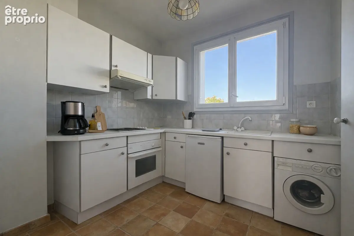 Royan Appartement à rafraîchir, dernier étage avec balcon et pièce annexe - photo 3