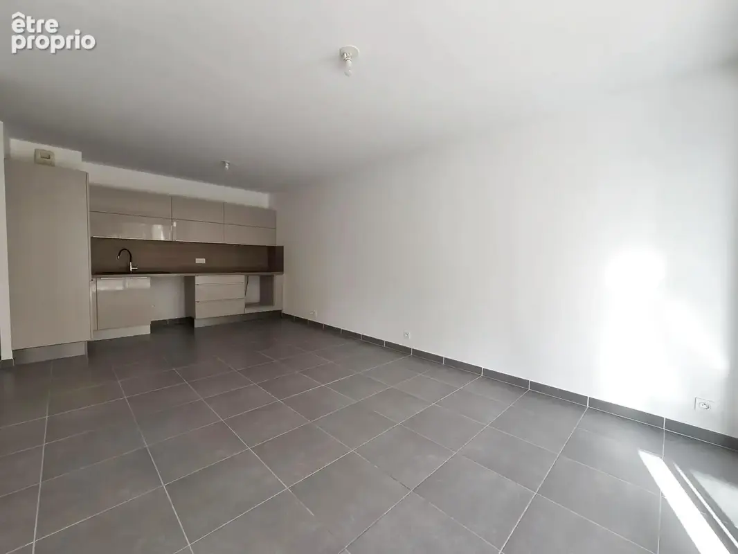 Le pradet   t3 récent avec terrasse plein sud, piscine et double parking - photo 3