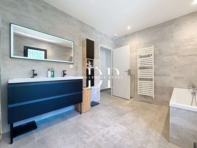 Maison à CRANVES-SALES