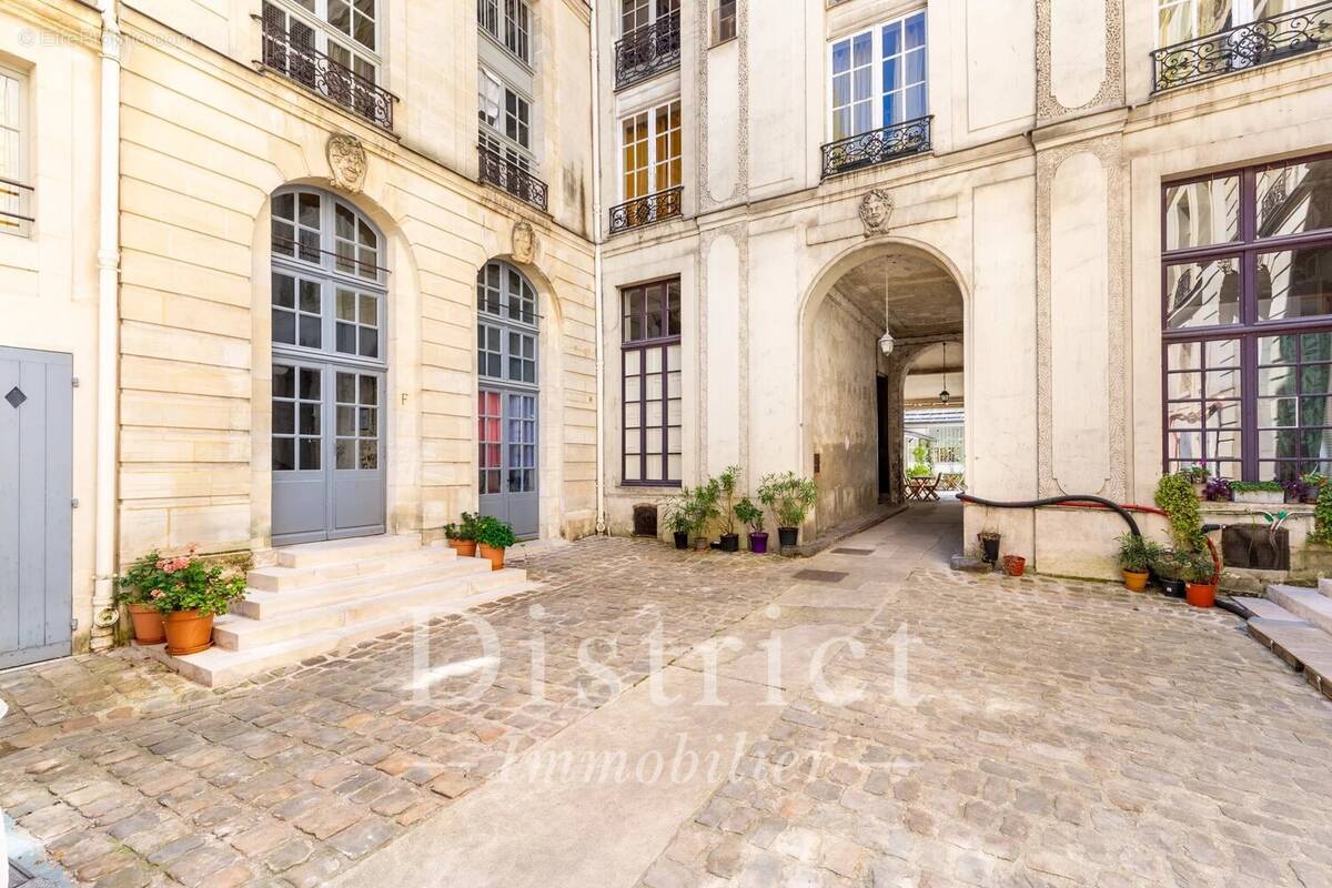 Appartement à PARIS-4E