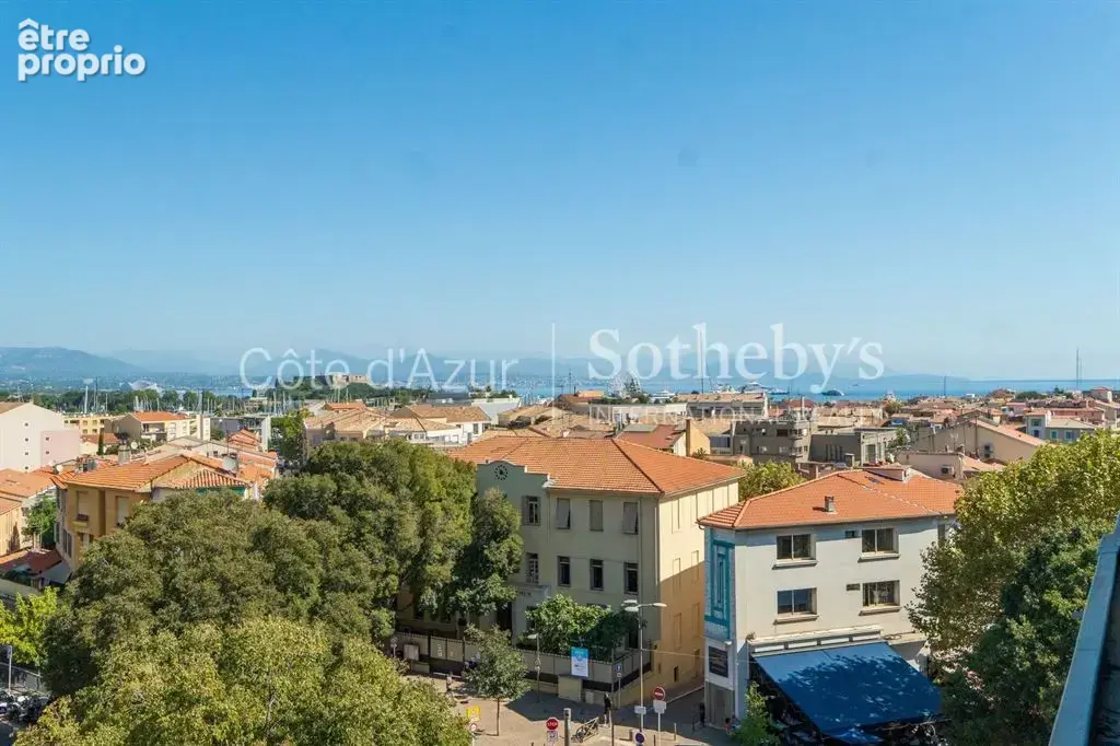 Antibes vieille ville, appartement 3 pièces de 83 m² rénové en dernier étage - photo 9