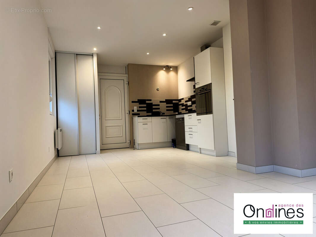 Salon / Cuisine - Appartement à HAGUENAU