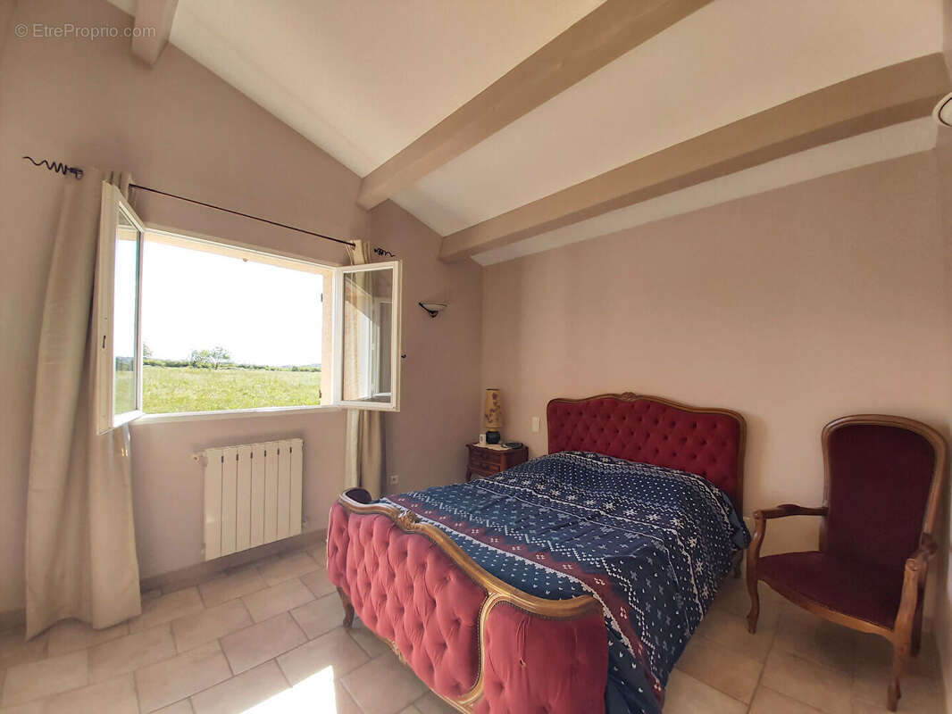 Villa familiale avec piscine et appartement indépendant à vendre à Clarensac ? 145 m² sur 2500 m² de terrain - photo 13