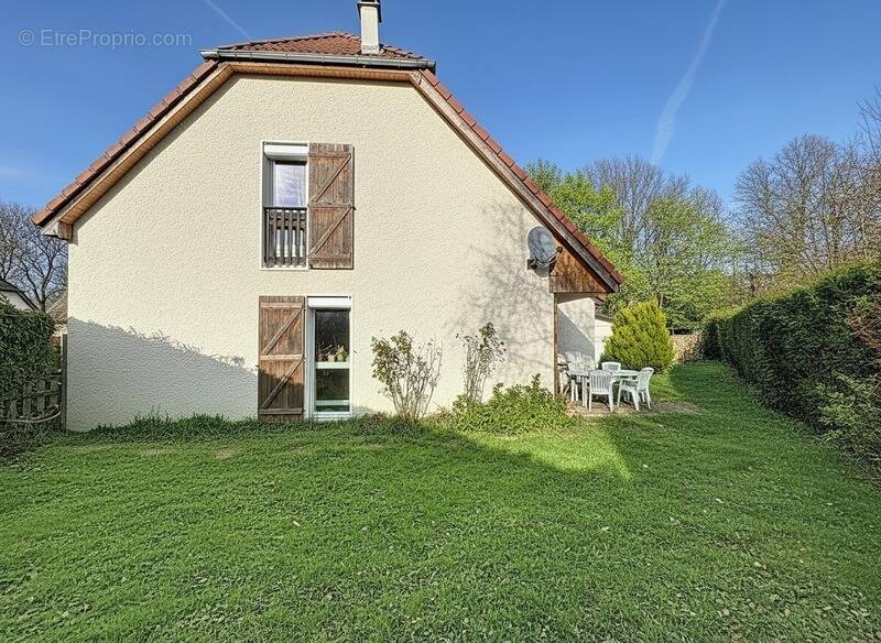 Maison à VILLE-LA-GRAND