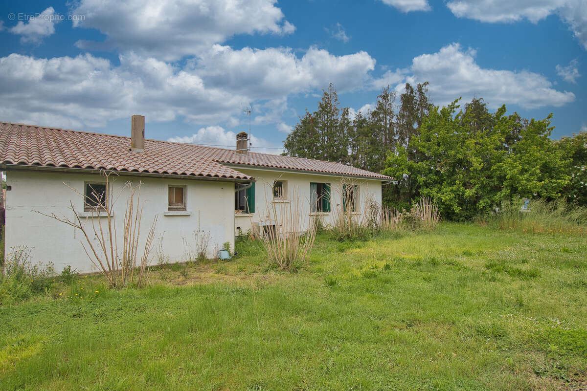 Maison à LES EGLISOTTES-ET-CHALAURES
