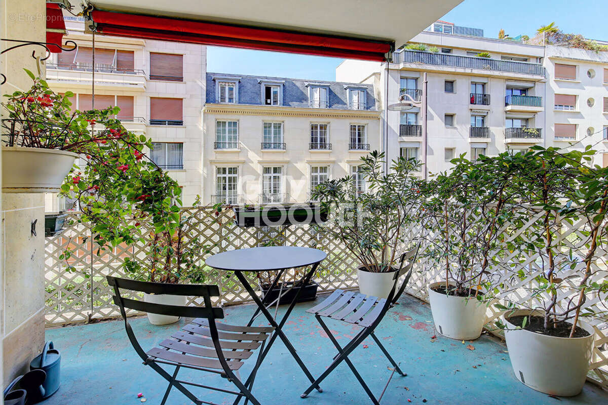 Appartement à PARIS-16E