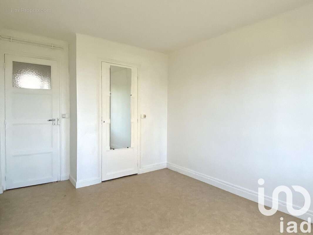 Photo 8 - Appartement à ROMILLY-SUR-SEINE